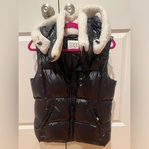 S13 New York  Down Puffer Vest Size Xl Faux Fur Hood Trim NWT